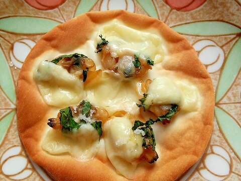 餃子の皮おつまみ♪あさりの水煮と大葉のチーズ焼き